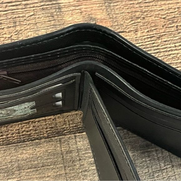 Men’s Bi-Fold Faux Leather Wallet- Black W/ Gray Diamond Pattern - Picture 4 of 6